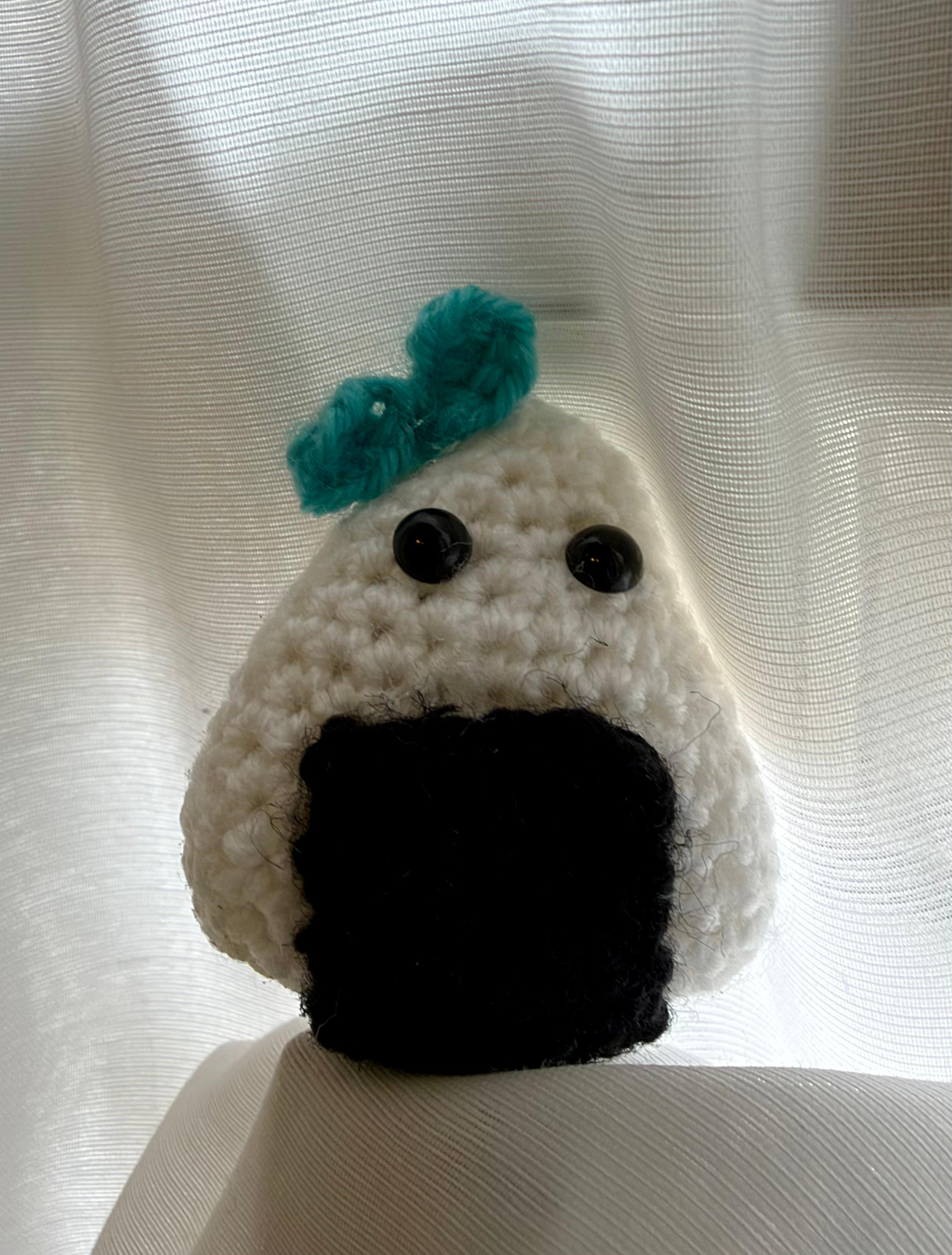 Portachiavi onigiri all’uncinetto